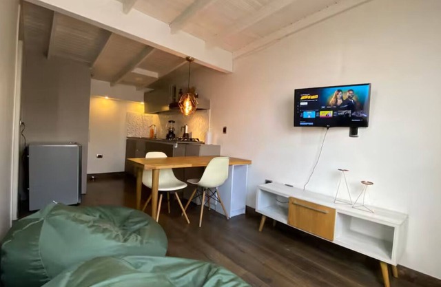 Apt close to Hosp Pablo Tobon Wifi 500 Mbps