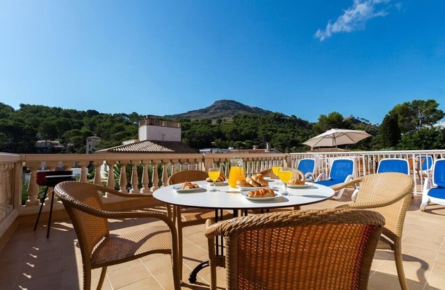 Apt. David Grande, A/C, balcony, bedroom, WIFI, communal pool 280 m beach 300