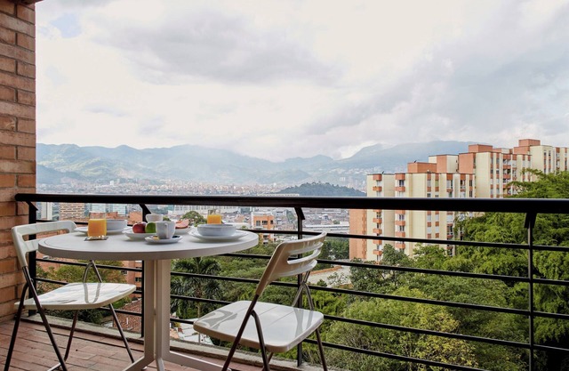 Apt in Medellin, El Poblado. Trendy, Chic & Cozy