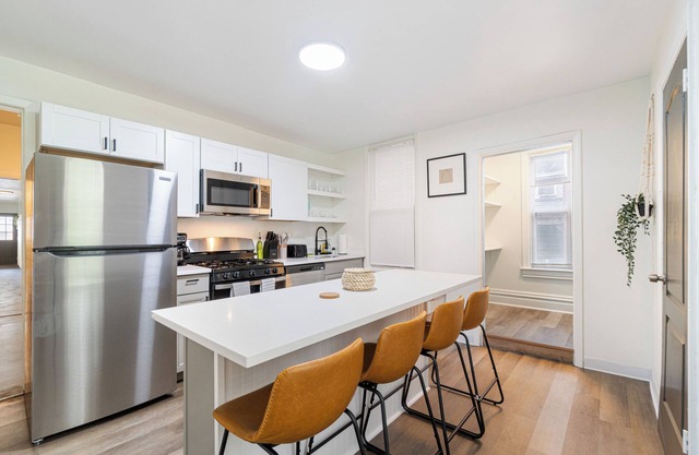 Apt in Mt Washington, Minutes to Sheraton & City Skyline Views w/Pack’n Play