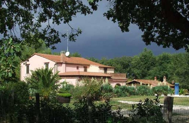 Apt MARGHERITA in Ancient Tuscan Farmhouse with swimming pool, garden, near the sea