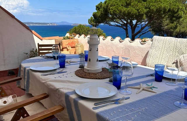 Apt. Pals Beach/Begur with views of the Medes Islands.quiet area.community pool