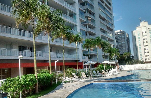 Apt panoramic terrace overlooking 3 beaches and Santos, swimming pool, sauna, gym