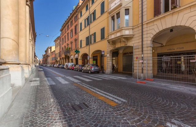 Apt w/Terrace 10 min walk from Piazza S.Stefano x4