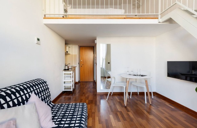 APT with balcony on 2 levels Milano-C.so Magenta!