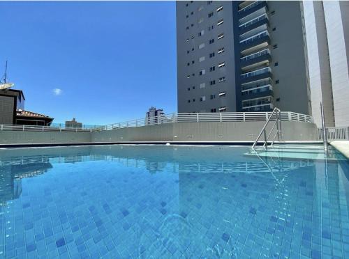 Apto ótima localização a 100m da Praia, Piscina, Ar Condicionado, Garagem e Portaria 24h