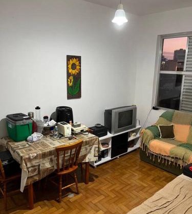 Apto 2 dormitórios no Centro