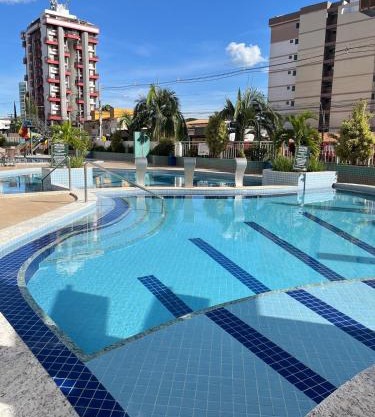 Apto 2 Quartos Piscina Aquecida com Tobogã Sauna e Estacionamento Centro Caldas Novas
