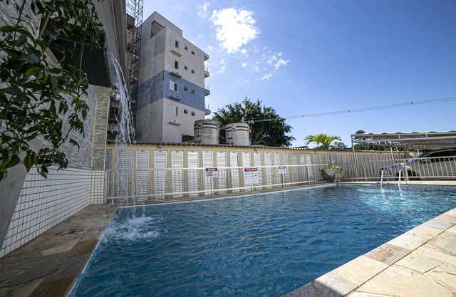 Apto 22E ar condicionado e ventilador, 2 quartos, churrasqueira, elevador e piscina