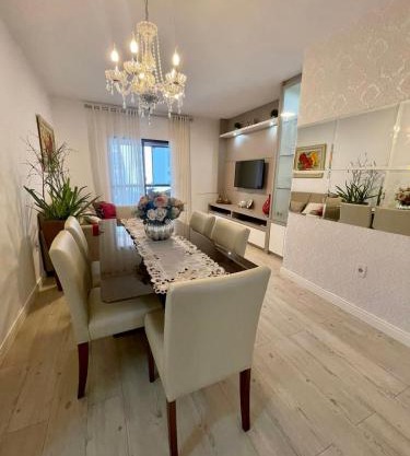 Apto 3 dorm completo - 100m Praia - Meia Praia