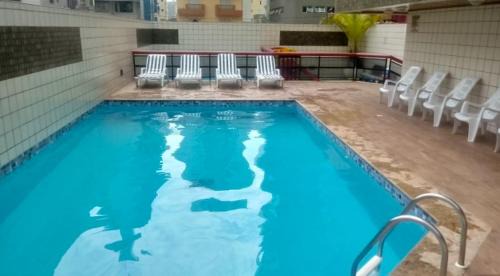 Apto 3 quartos, 100m da praia, piscina e churrasqueira