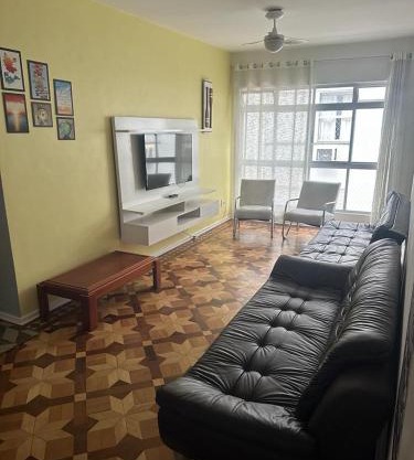 Apto a 250m da praia Enseada
