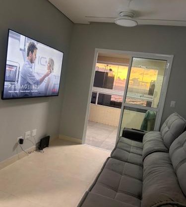 APTO BEIRA MAR - ACONCHEGANTE VARANDA GOURMET - WIFI - NETFLIX - TV A CABO - PRAIA GRANDE
