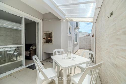 Apto c/Churrasq. 600m da praia em Floripa RLI0101