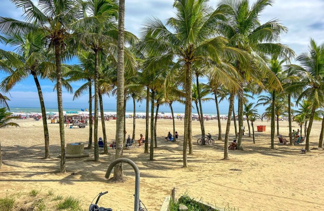 Apto c Wifi a poucos metros da Praia da Aviação/SP