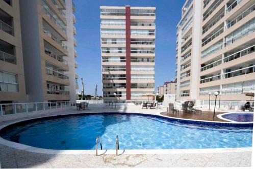 Apto com lazer completo a 500m da Praia da Enseada