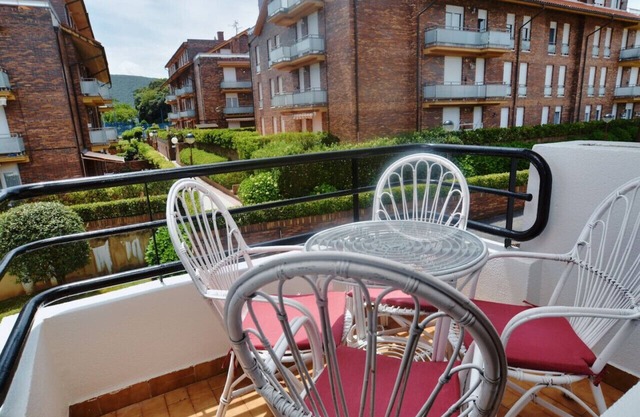 Apto de 2 dormitorios y terraza - Canalejas 5912