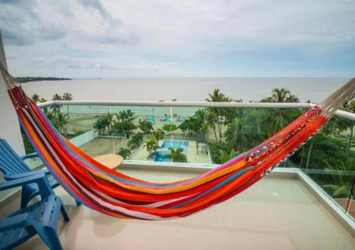 Apto De 3 Hab con Vista y Salida directa Al Mar