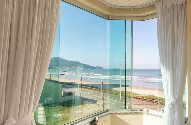 Apto encantador com vista para o mar KW2927