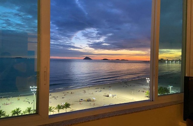 Apto. Leme 10º andar frente para o mar (vista espetacular)