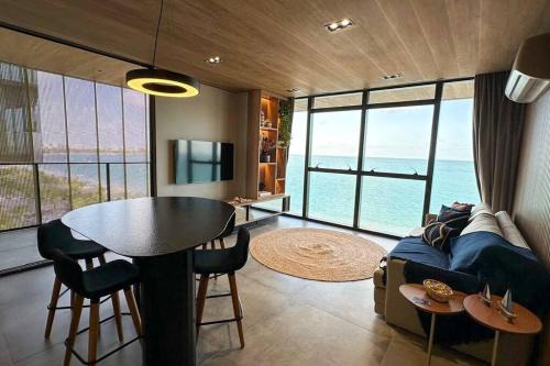 Apto Luxo Beira-Mar com Varanda de Frente para o Mar da Praia de Pajuçara NT1207