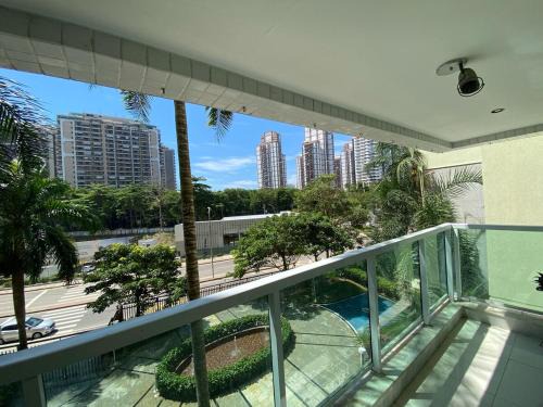 Apto na Barra a poucos minutos do metrô e da praia