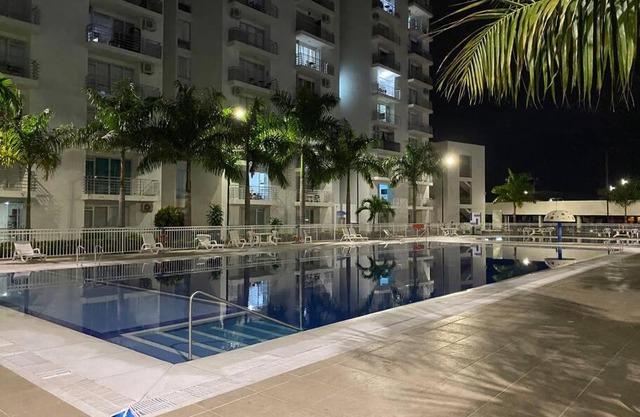Apto nuevo en Girardot, piscina, BBQ, terraza.