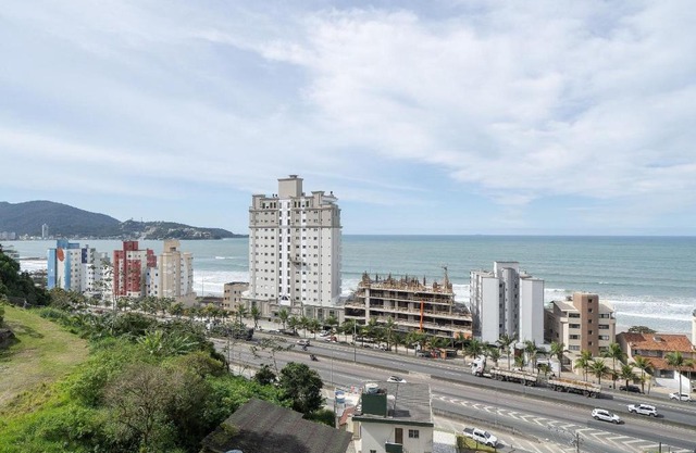 Apto vista mar 2Q prox praia Itapema SEM501