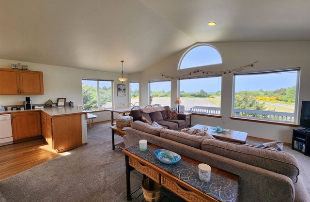 Aqua Marine- 3 minute walk to beach