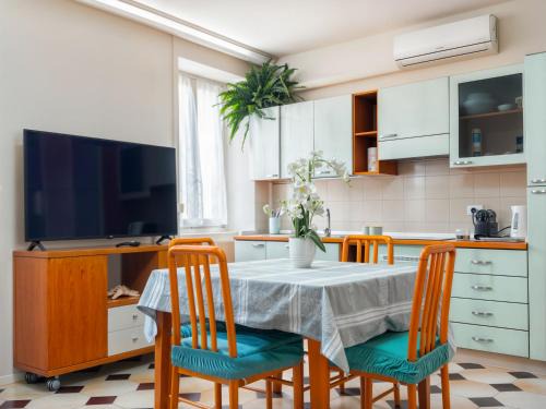 AQUARAMA - Lakefront apartment - with private pool and free parking