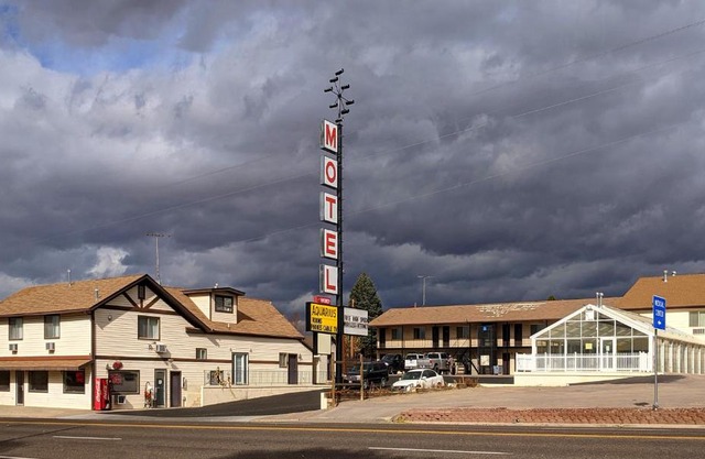 Aquarius Inn