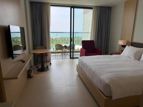 Arena Cam Ranh Seaview - Near Airport