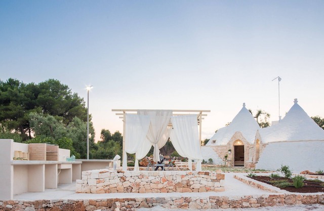 arabesque trulli, 3 cones of which 2 communicating for a total of 5 beds