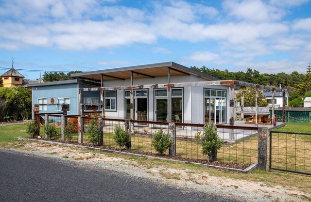 Aramoana Beach Escape