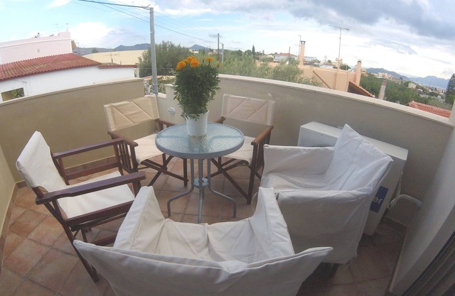Arapakis apartment with sea view inside Aegina town