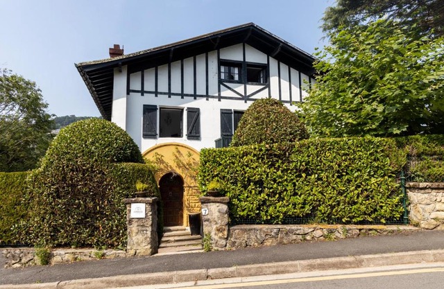 Arbos House