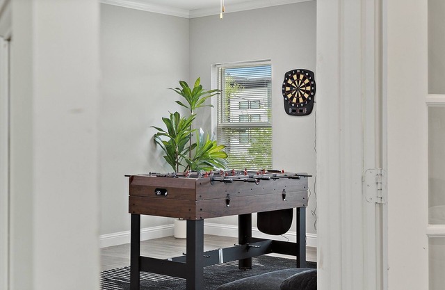Arcade games + Foosball Table + 10 mins to DT + Dart + 16+ People Luxury Retreat