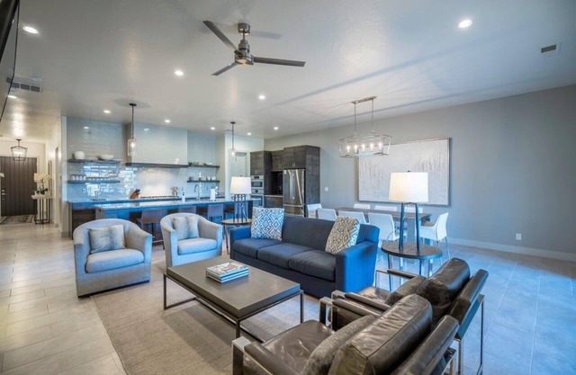 Arcadia 4 | Perfect Poolside Location * Private Hot Tub