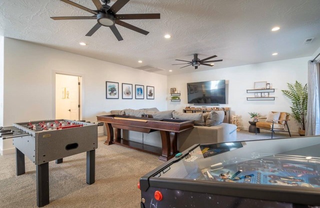 Arcadia 47 | FAMILY FUN * Arcades * Games * PRIVATE HOT TUB