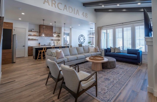Arcadia 48 | Pinball * SLEEPS 25 * Ping Pong