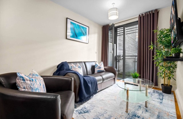 Arcadian One Bed Apartment - Parking - Balcony - China Town