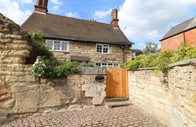 ARCH COTTAGE, family friendly, character holiday cottage in Lincoln