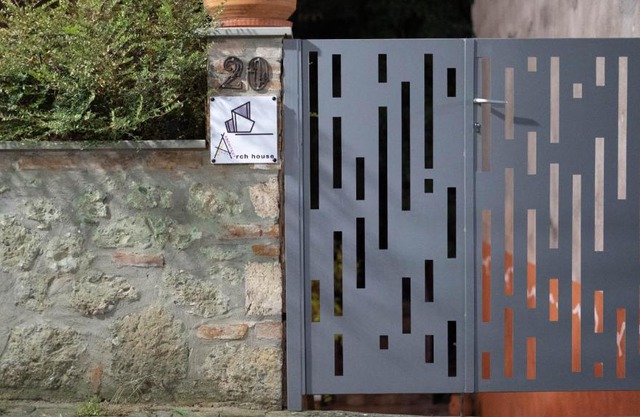 Archhouse
