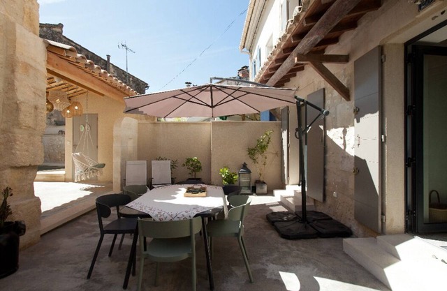 Architect-designed house in Provencal village center with swimming pool
