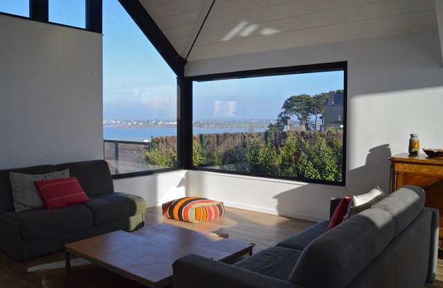 Architect house 2013 full sea view, feet in the water