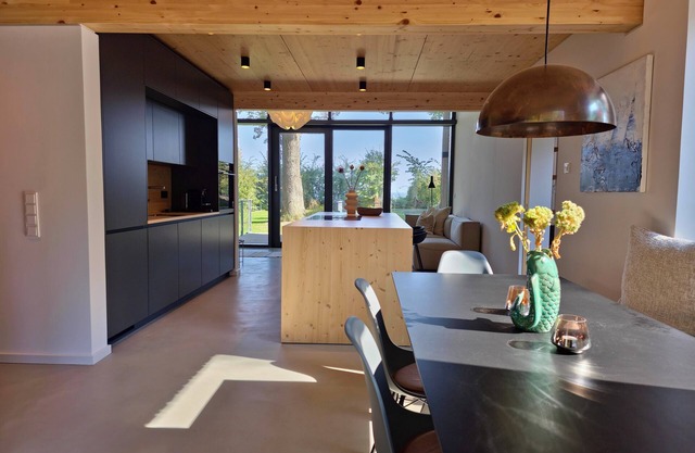 Architect's house "Sturmvogel" in Kiel-Schilksee, direct beach location with sea view