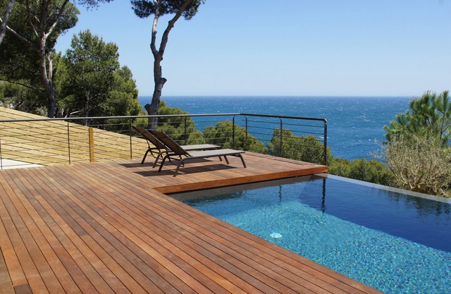 Architect's villa 330m2, air-conditioned. 180° sea view, infinity pool.