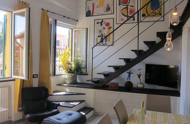 Architectural designed central apartment a few steps from the beaches. PARKING.