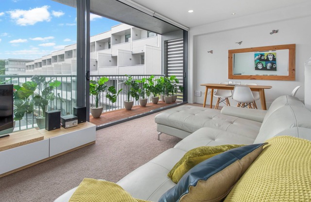 Architecturally Designed Townhouse + Aircon and Carpark