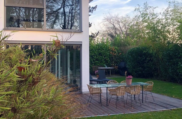 Architekten Villa 204qm, Whirlpool, Sauna, am Schloßpark Extrem Ruhig
